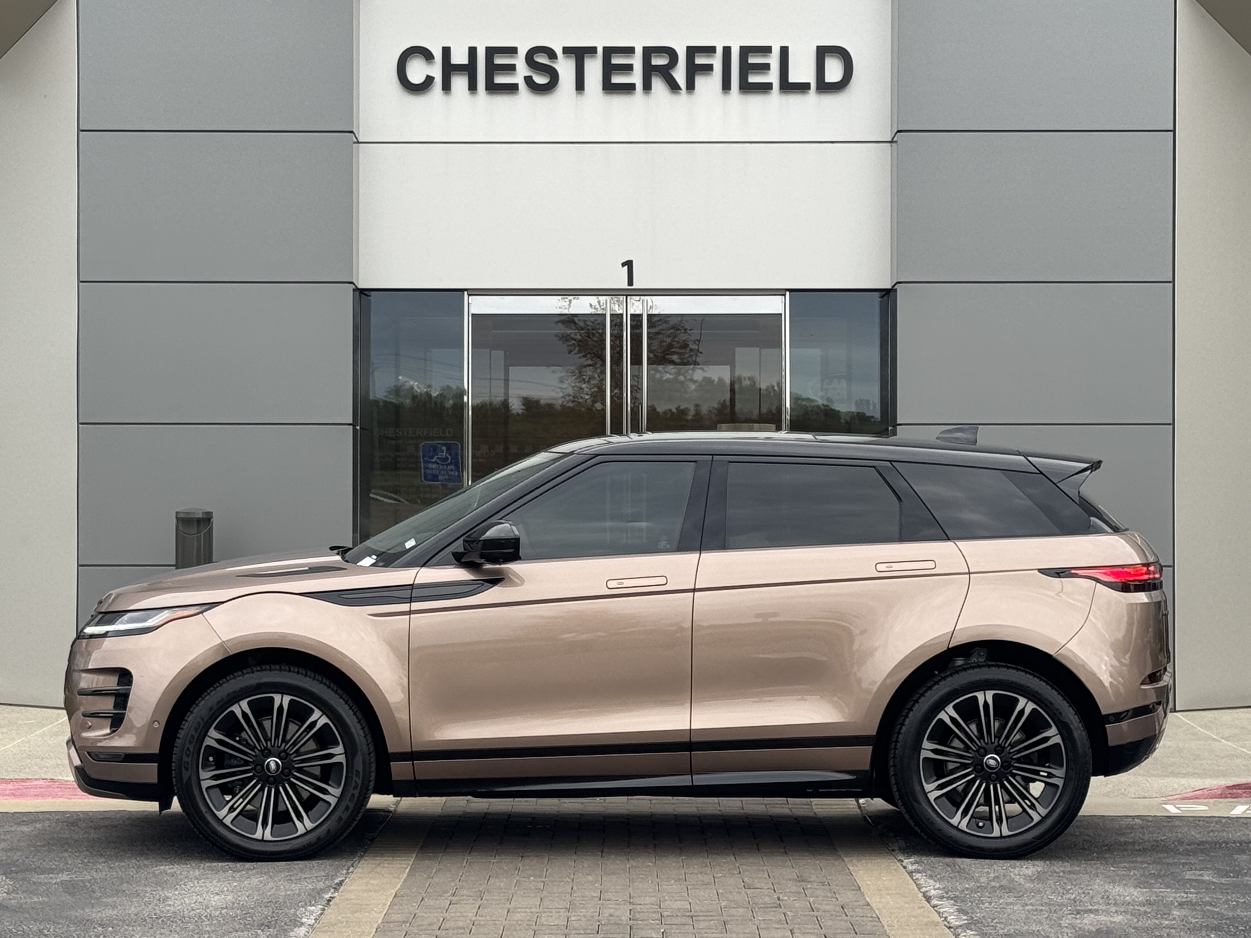 Certified 2026 Land Rover Range Rover Evoque Dynamic SE AWD/4WD image 6