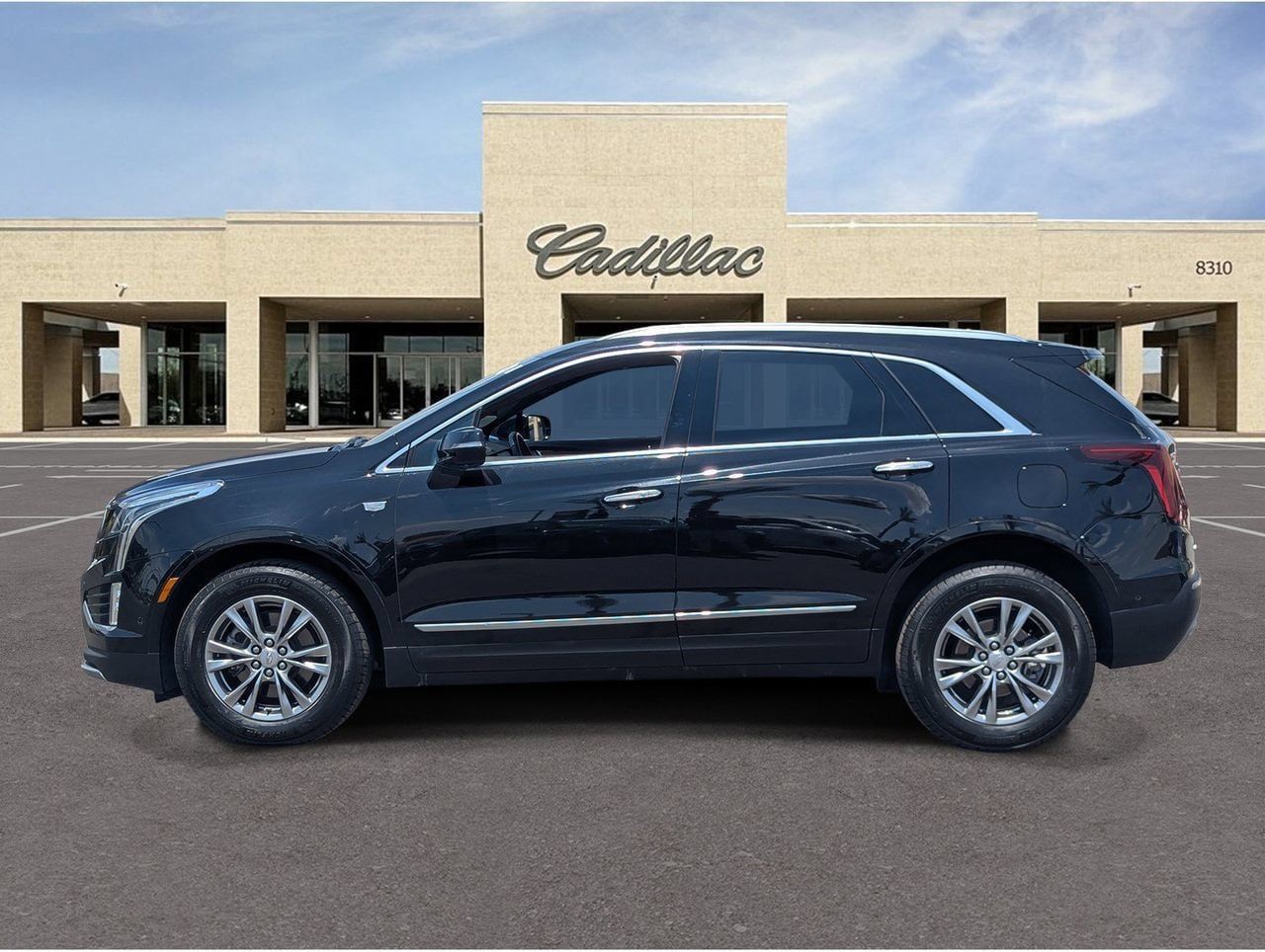 Certified 2023 Cadillac XT5 Premium Luxury w/ Technology Package AWD/4WD image 2