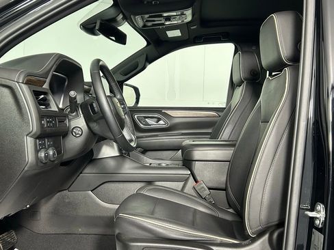 Used 2023 Chevrolet Suburban Premier image 32