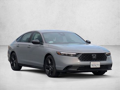 Used 2025 Honda Accord Sport image 3