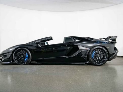 Used 2020 Lamborghini Aventador SVJ AWD/4WD image 5
