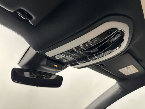 Certified 2026 Porsche Macan AWD/4WD image 32