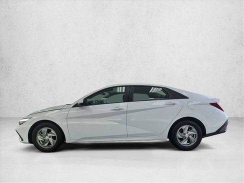 Used 2024 Hyundai Elantra SE FWD image 9
