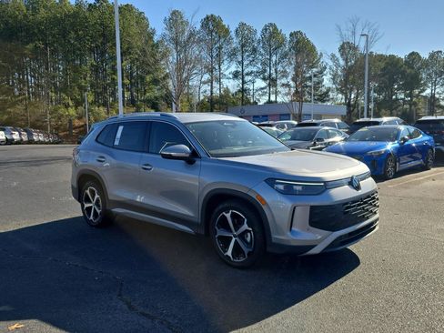 New 2026 Volkswagen Tiguan SE image 1