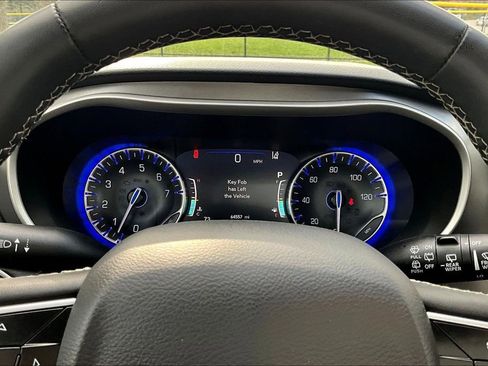 Used 2023 Chrysler Pacifica Touring-L FWD image 14