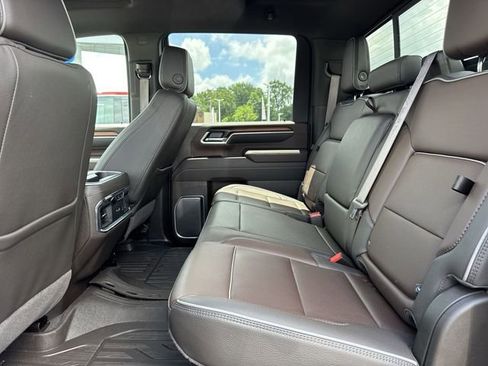 Used 2025 GMC Sierra 2500 Denali w/ Denali Reserve Package AWD/4WD image 9