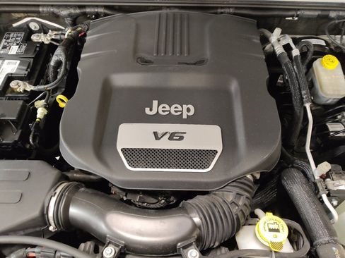 Used 2018 Jeep Wrangler Unlimited Sport S image 30