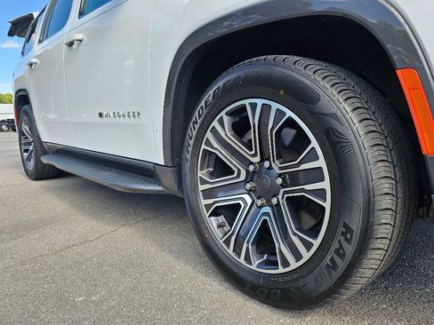 Used 2022 Jeep Wagoneer Series III image 23