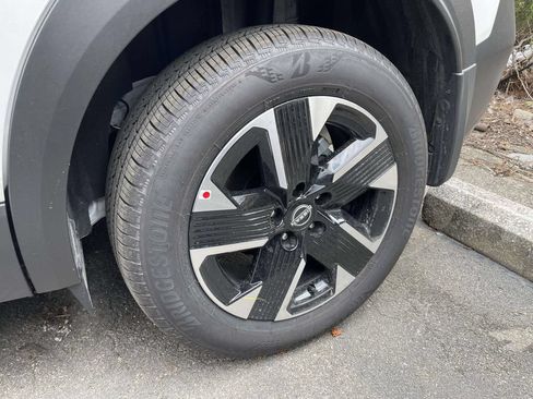 Used 2025 Nissan Kicks SR FWD image 3