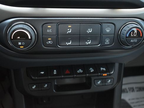 Used 2022 Chevrolet Colorado Z71 AWD/4WD image 27