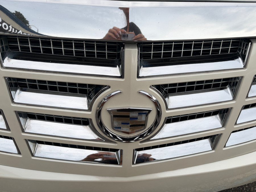 Used 2010 Cadillac Escalade 4WD Hybrid image 40