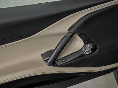 Used 2021 Ferrari 812 GTS image 24