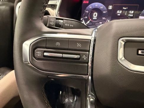 Used 2025 GMC Canyon Denali AWD/4WD image 32