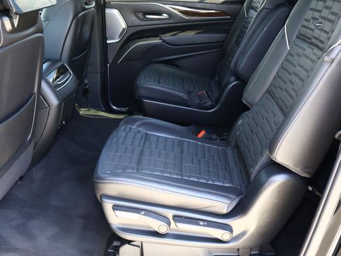 Certified 2024 Cadillac Escalade ESV Premium Luxury Platinum AWD/4WD image 28