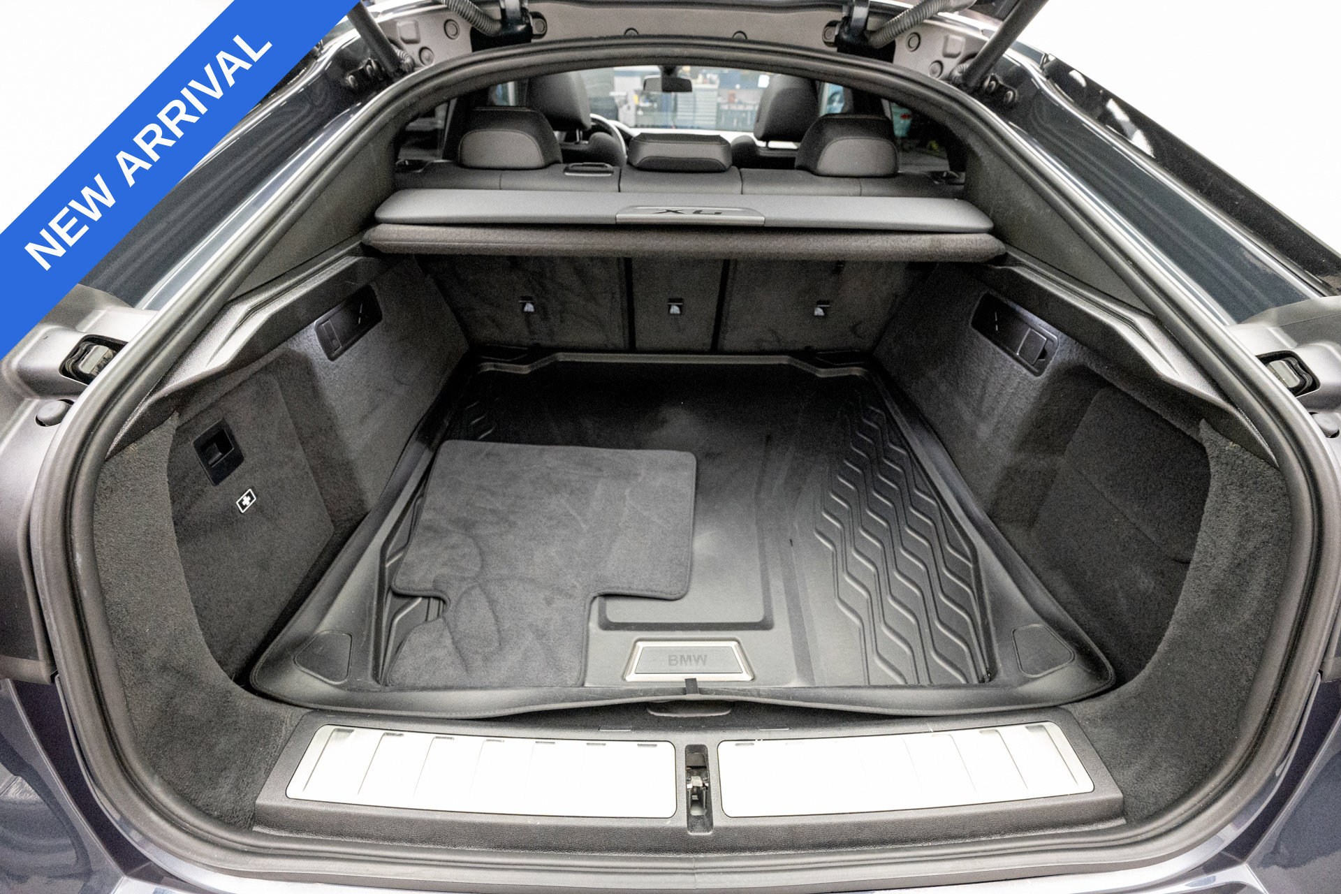 Used 2022 BMW X6 xDrive40i w/ M Sport Package AWD/4WD image 33