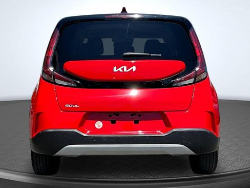 Used 2023 Kia Soul LX w/ LX Technology Package FWD image 5