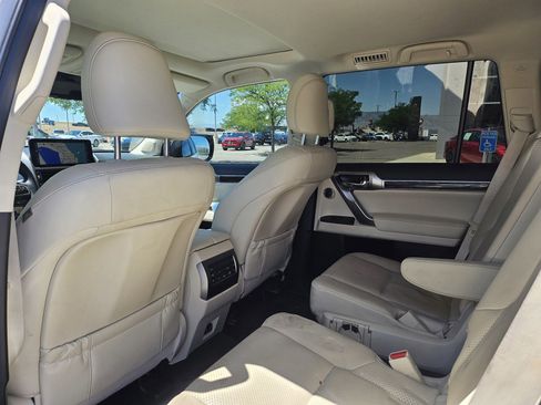 Used 2023 Lexus GX 460 Luxury w/ Sport Design Package AWD/4WD image 16