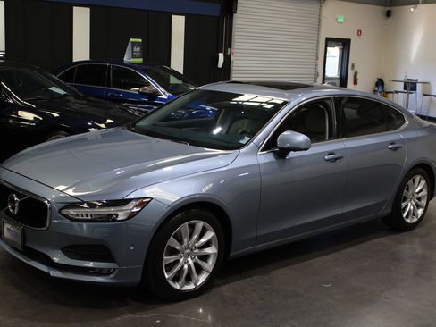 Used 2017 Volvo S90 T6 Momentum w/ Vision Package image 10