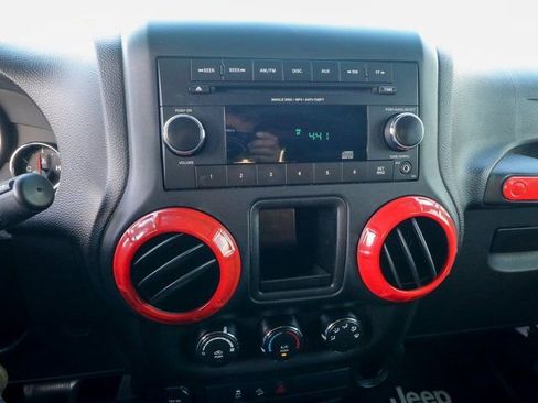 Used 2018 Jeep Wrangler Unlimited Sport w/ Connectivity Group image 18