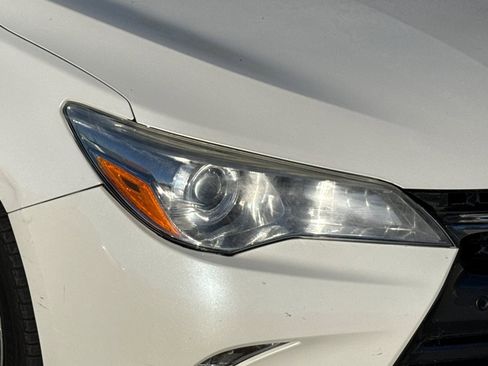 Used 2017 Toyota Camry XLE w/ Moonroof Package image 10