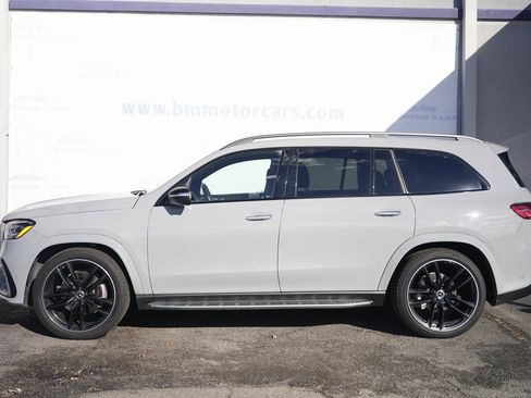 Used 2024 Mercedes-Benz GLS 580 4MATIC image 8
