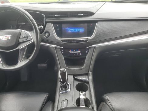 Used 2017 Cadillac XT5 Premium Luxury w/ Driver Assist Package FWD image 10