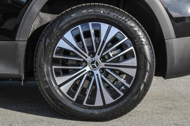 Used 2025 Mercedes-Benz EQB 300 4MATIC image 10