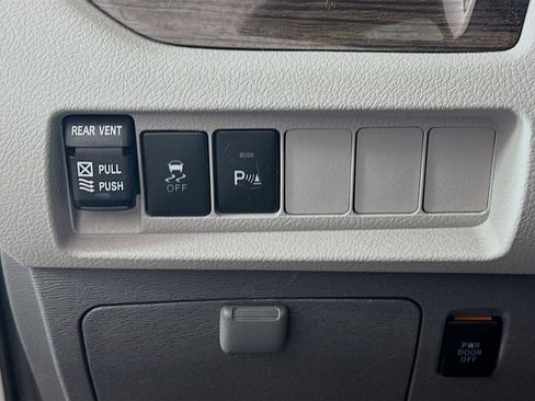 Used 2020 Toyota Sienna XLE Premium FWD image 16