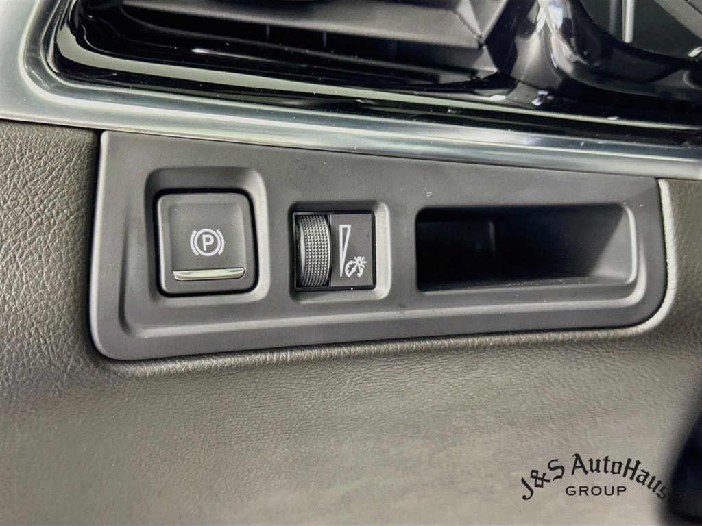 Used 2025 Cadillac XT6 Premium Luxury AWD/4WD image 10