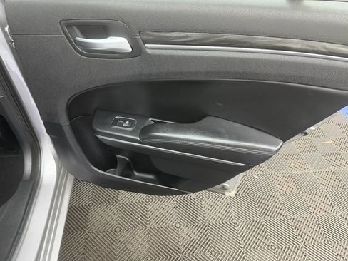 Used 2017 Chrysler 300 Limited AWD/4WD image 7