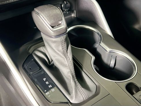 Used 2021 Toyota Highlander LE image 25