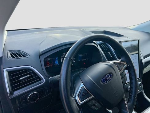 Used 2024 Ford Edge SEL image 9