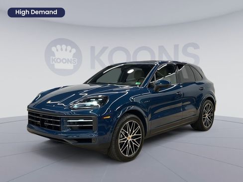Used 2024 Porsche Cayenne image 1