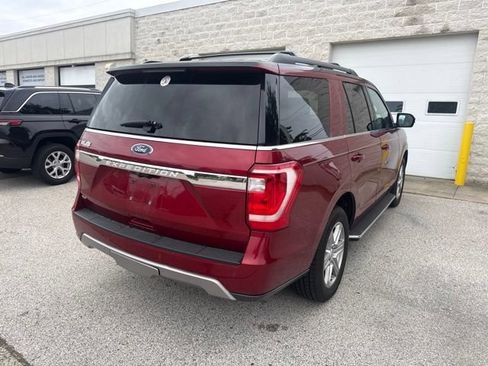Used 2018 Ford Expedition XLT w/ Equipment Group 202A AWD/4WD image 11