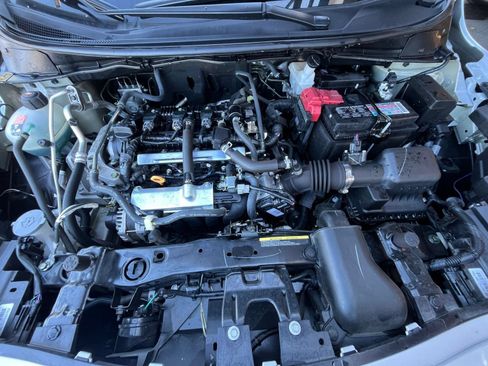Used 2025 Nissan Versa SV FWD image 30