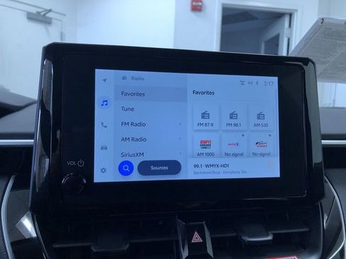 Certified 2025 Toyota Corolla LE image 28