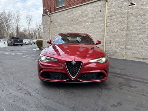 Used 2018 Alfa Romeo Giulia Quadrifoglio image 2