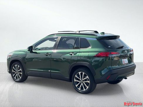 Certified 2023 Toyota Corolla Cross XLE w/ Convenience Package FWD image 3