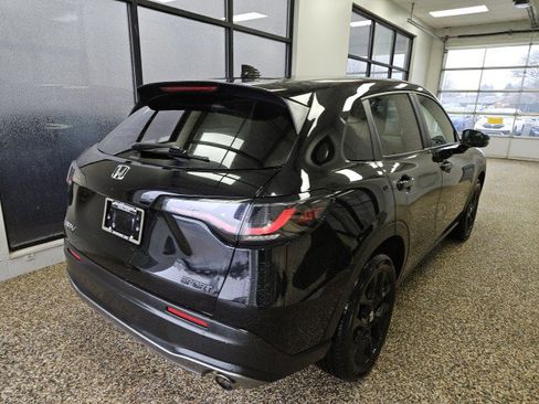 Used 2023 Honda HR-V Sport image 2