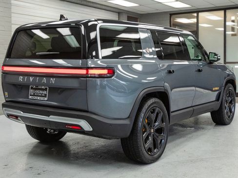 Used 2023 Rivian R1S Adventure image 34
