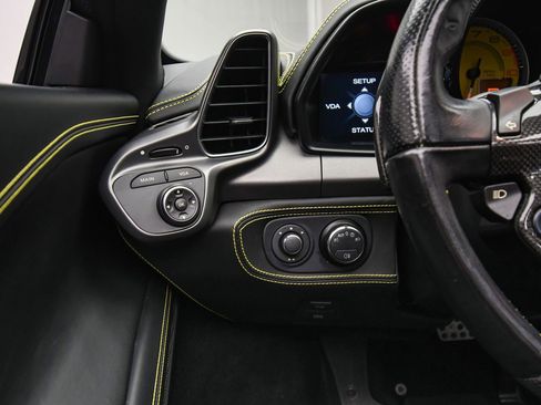 Used 2014 Ferrari 458 Spider image 37