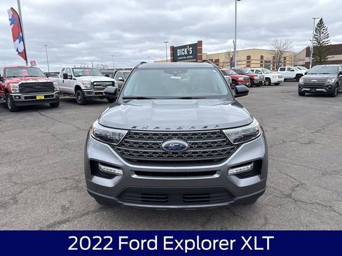 Used 2022 Ford Explorer XLT w/ XLT Sport Appearance Package AWD/4WD image 4