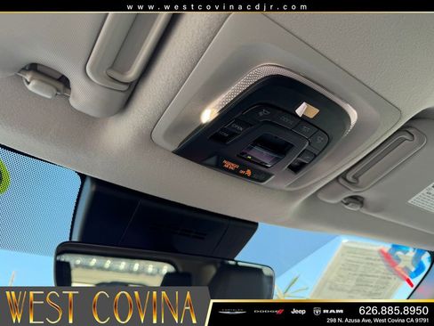 Used 2023 Toyota Corolla Cross XLE w/ Convenience Package FWD image 17