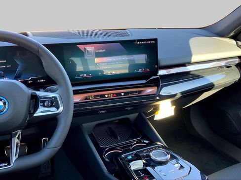 New 2026 BMW i5 eDrive40 w/ M Sport Package RWD image 6