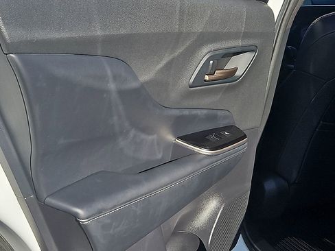 Used 2025 Toyota Crown Signia XLE image 16