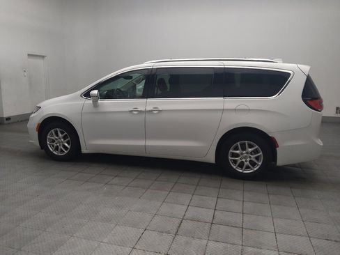 Used 2021 Chrysler Pacifica Touring-L FWD image 3