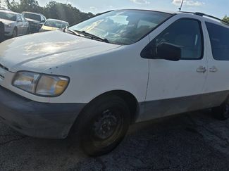 Used 1999 Toyota Sienna XLE image 1