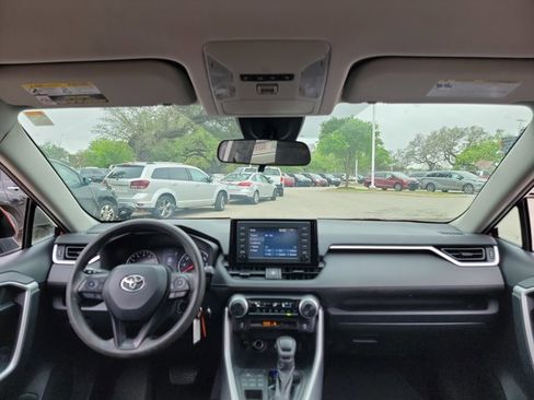 Used 2019 Toyota RAV4 LE image 13