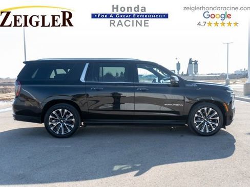 Used 2025 Chevrolet Suburban High Country image 7