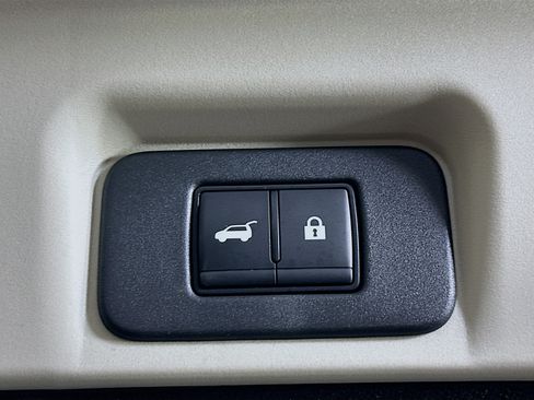 Used 2024 Nissan Ariya AWD image 29